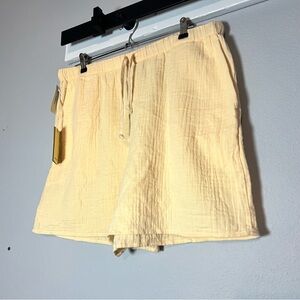 NWT 100% organic cotton Wilfred Free Aritzia Button Yellow Pull On Sail Shorts-L